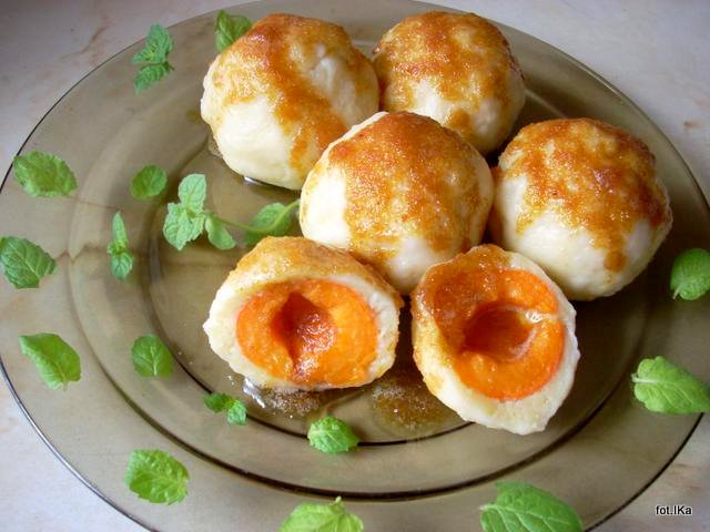 Kynuté knedlíky plněné povidly s meruňky 6 sztuk